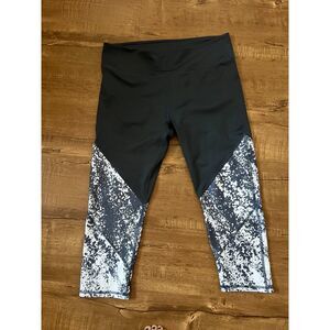 ⭐️3️⃣ for $20 ⭐️ Fabletics cropped leggings